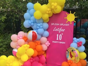splash party balloon arch,