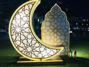 illuminated crescent moon | archway ramadan | eid decor
